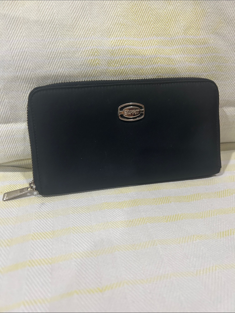 Esprit Vintage 90s Black Zip-Around Wallet EUVC